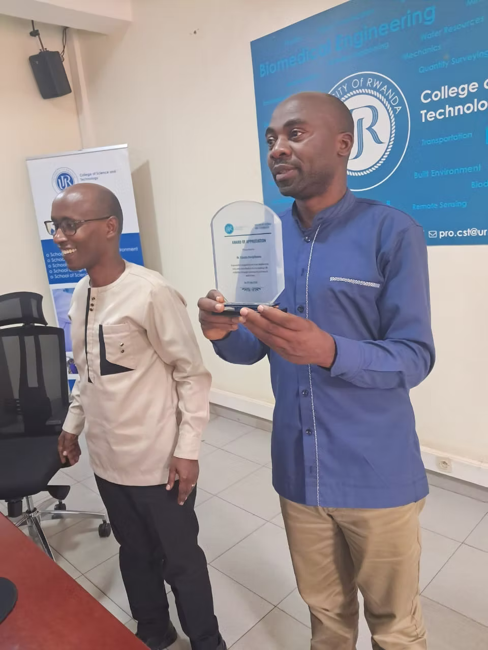 Dr Celestin Kurujyibwami receiving the award